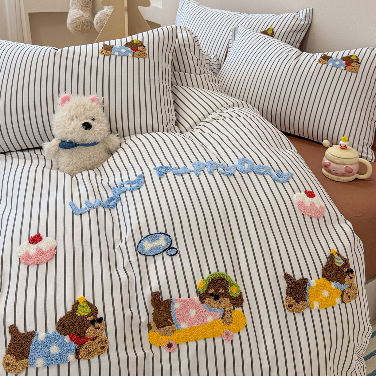 91家纺网 家纺一手货源 找家纺 呗旺鹿 2025新款全棉纯棉条纹毛巾绣卡通系列四件套 黑条纹-狗狗派对