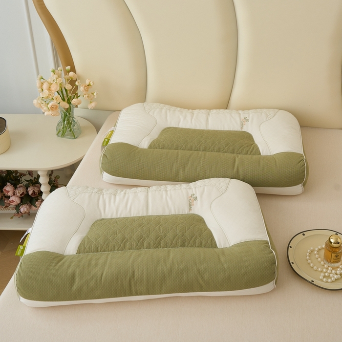 91家纺网 家纺一手货源 找家纺 圣之寐   2025新款 拼色护颈升级款反牵引枕头枕芯 48*74绿色高枕高度12厘米左右