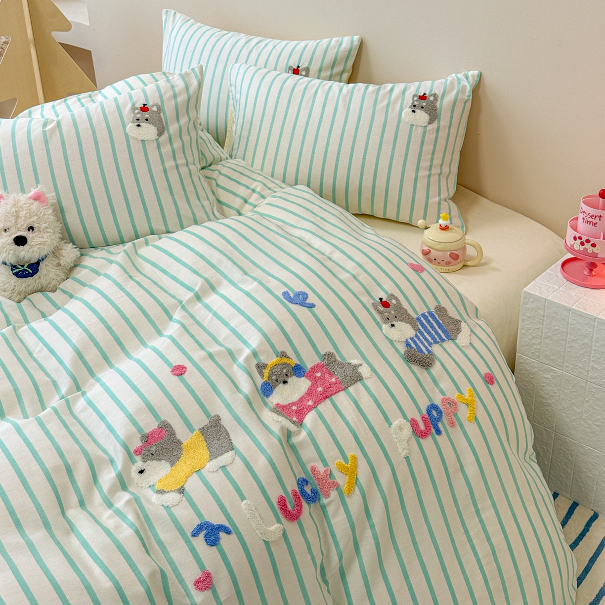 91家纺网 家纺一手货源 找家纺 呗旺鹿 2025新款全棉纯棉条纹毛巾绣卡通系列四件套 蓝条纹-奔跑的雪纳瑞