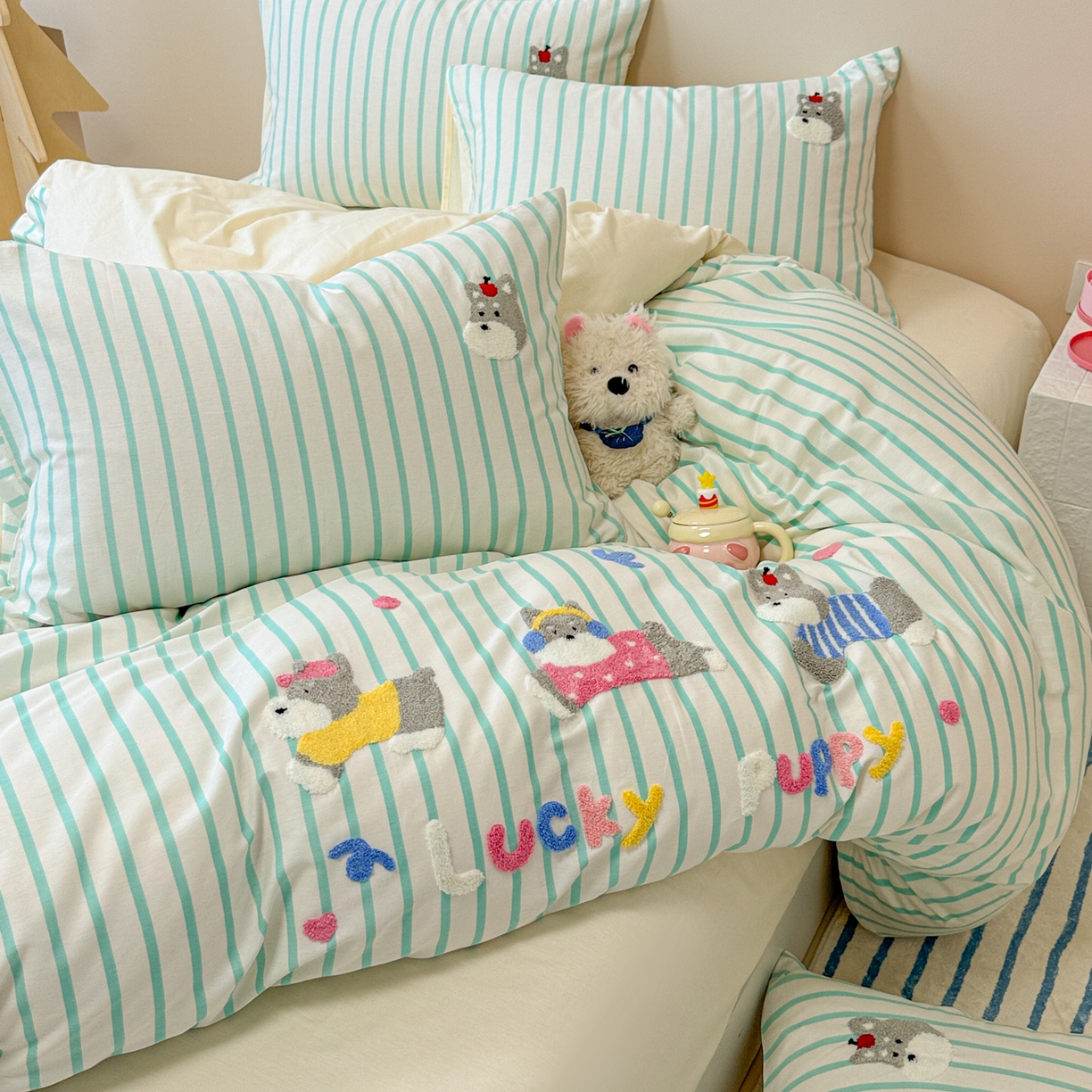 91家纺网 家纺一手货源 找家纺 呗旺鹿 2025新款全棉纯棉条纹毛巾绣卡通系列四件套 蓝条纹-奔跑的雪纳瑞