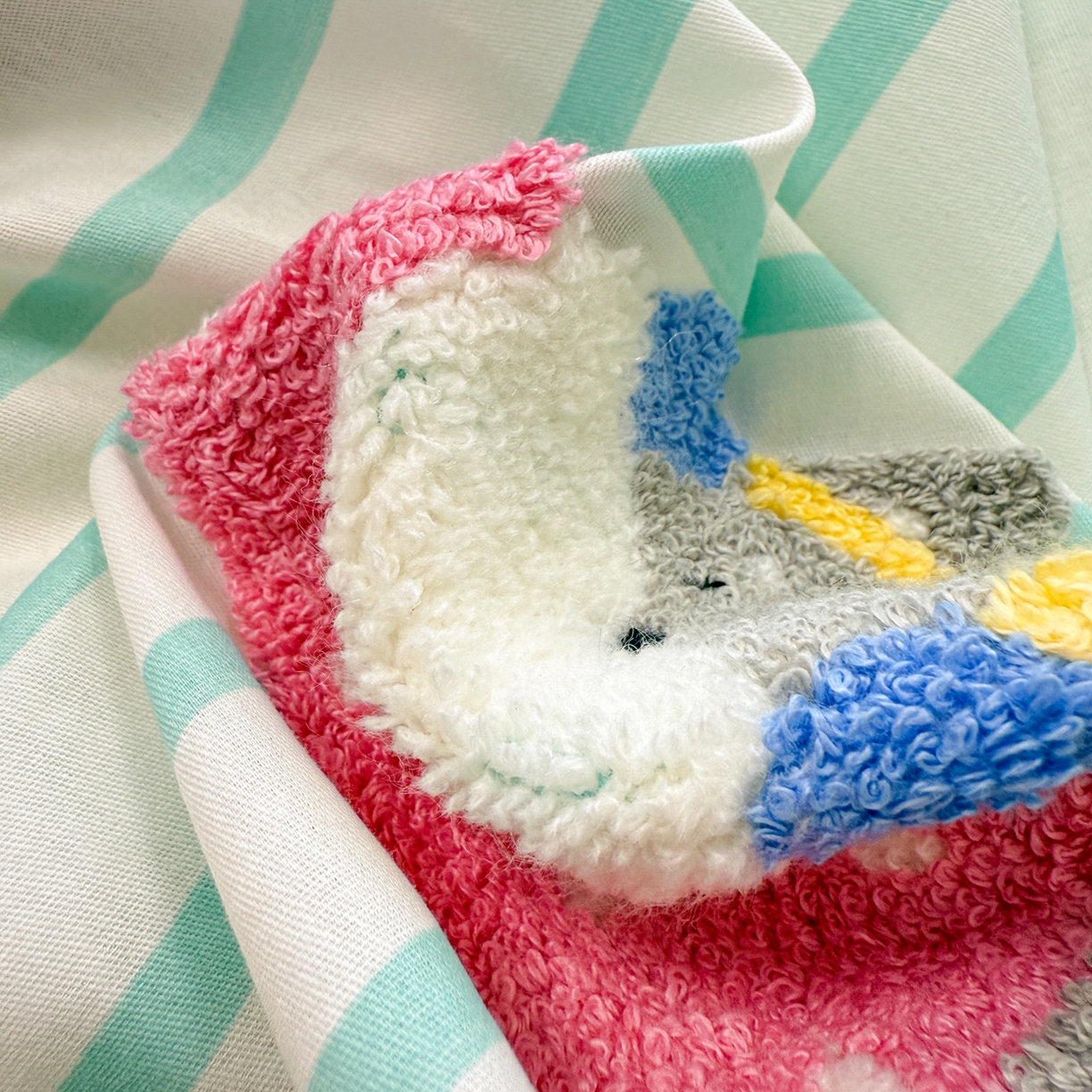 91家纺网 家纺一手货源 找家纺 呗旺鹿 2025新款全棉纯棉条纹毛巾绣卡通系列四件套 蓝条纹-奔跑的雪纳瑞