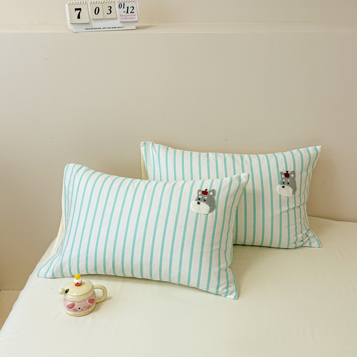 91家纺网 家纺一手货源 找家纺 呗旺鹿 2025新款全棉纯棉条纹毛巾绣卡通系列四件套 蓝条纹-奔跑的雪纳瑞