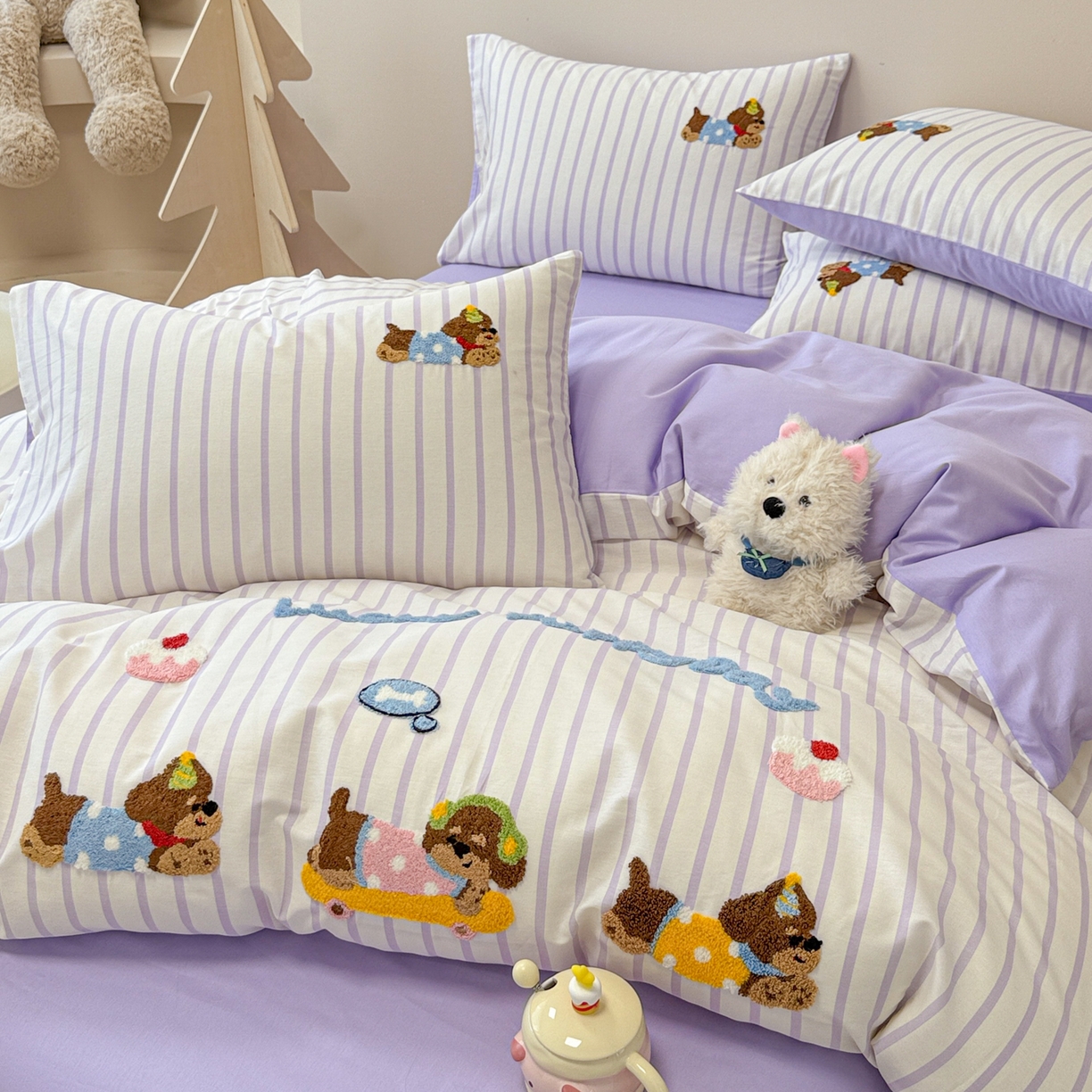 91家纺网 家纺一手货源 找家纺 呗旺鹿 2025新款全棉纯棉条纹毛巾绣卡通系列四件套 紫条纹-狗狗派对