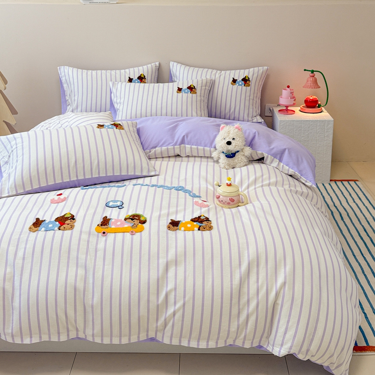 91家纺网 家纺一手货源 找家纺 呗旺鹿 2025新款全棉纯棉条纹毛巾绣卡通系列四件套 紫条纹-狗狗派对