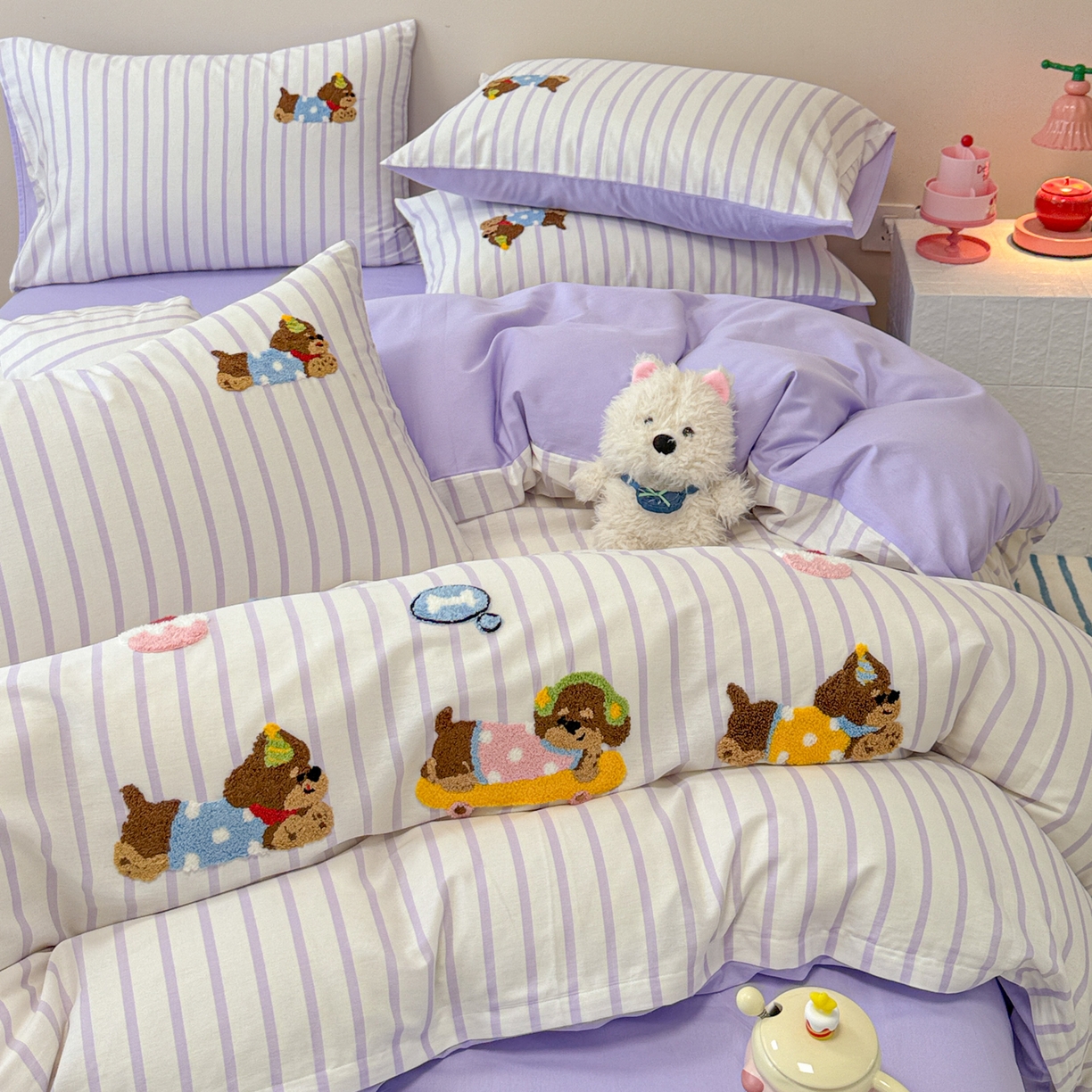 91家纺网 家纺一手货源 找家纺 呗旺鹿 2025新款全棉纯棉条纹毛巾绣卡通系列四件套 紫条纹-狗狗派对