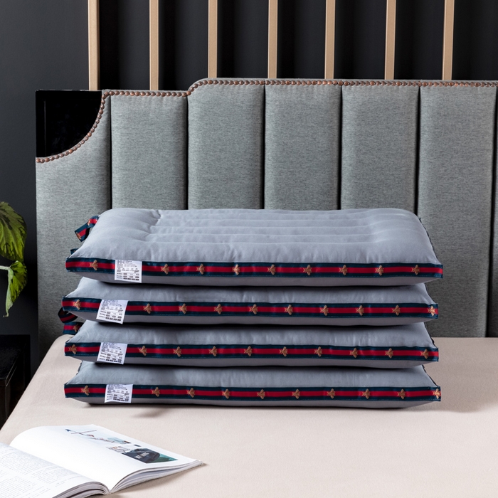 91家纺网 家纺一手货源 找家纺 圣之寐   2025新款全棉中国风纤柔低度枕头枕芯 蜜蜂低枕灰色48*74高度6厘米左右