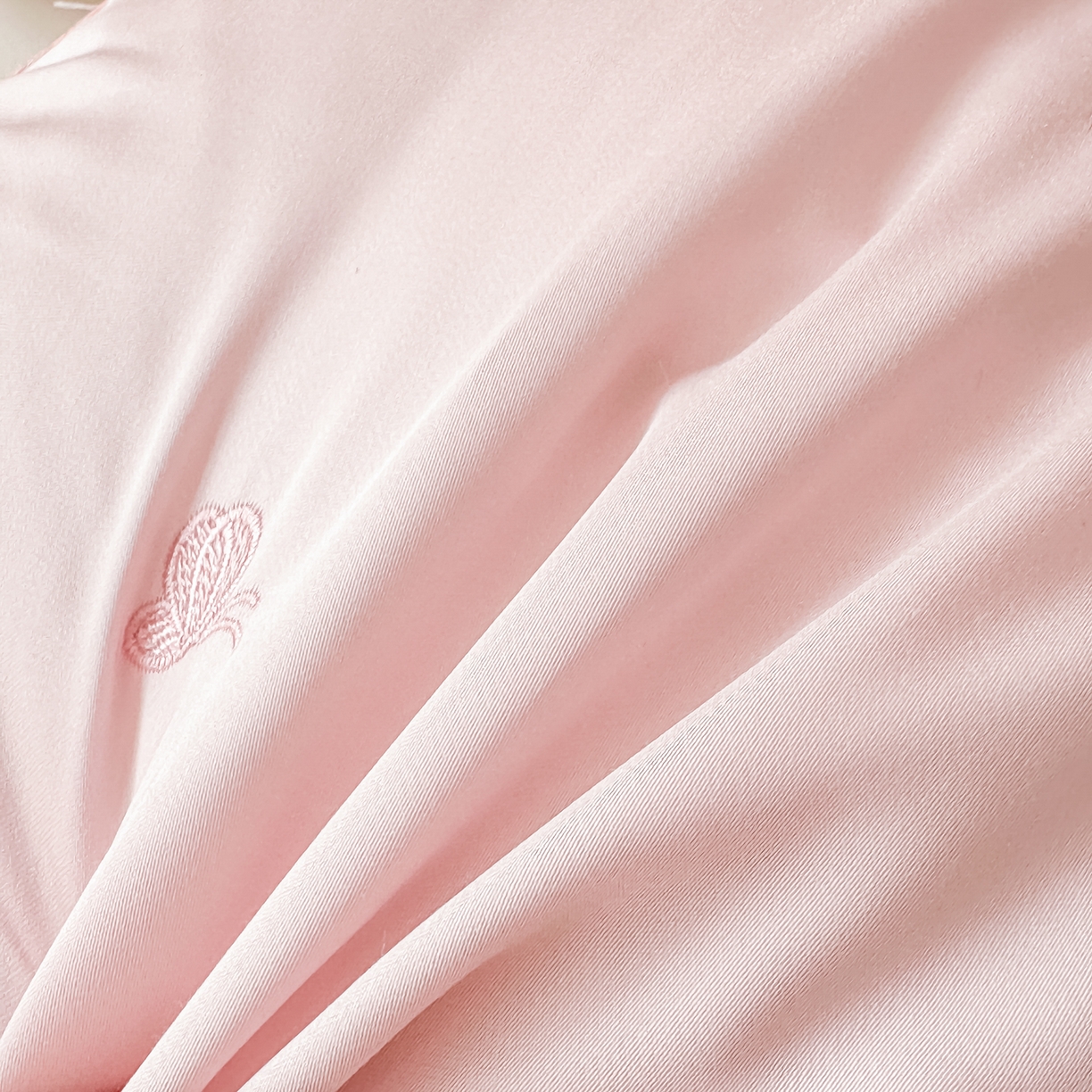 91家纺网 家纺一手货源 找家纺 橘夏家纺 2025新款莱赛尔天丝羽丝绒枕枕头枕芯 莱赛尔天丝枕-粉 48x74cm/只