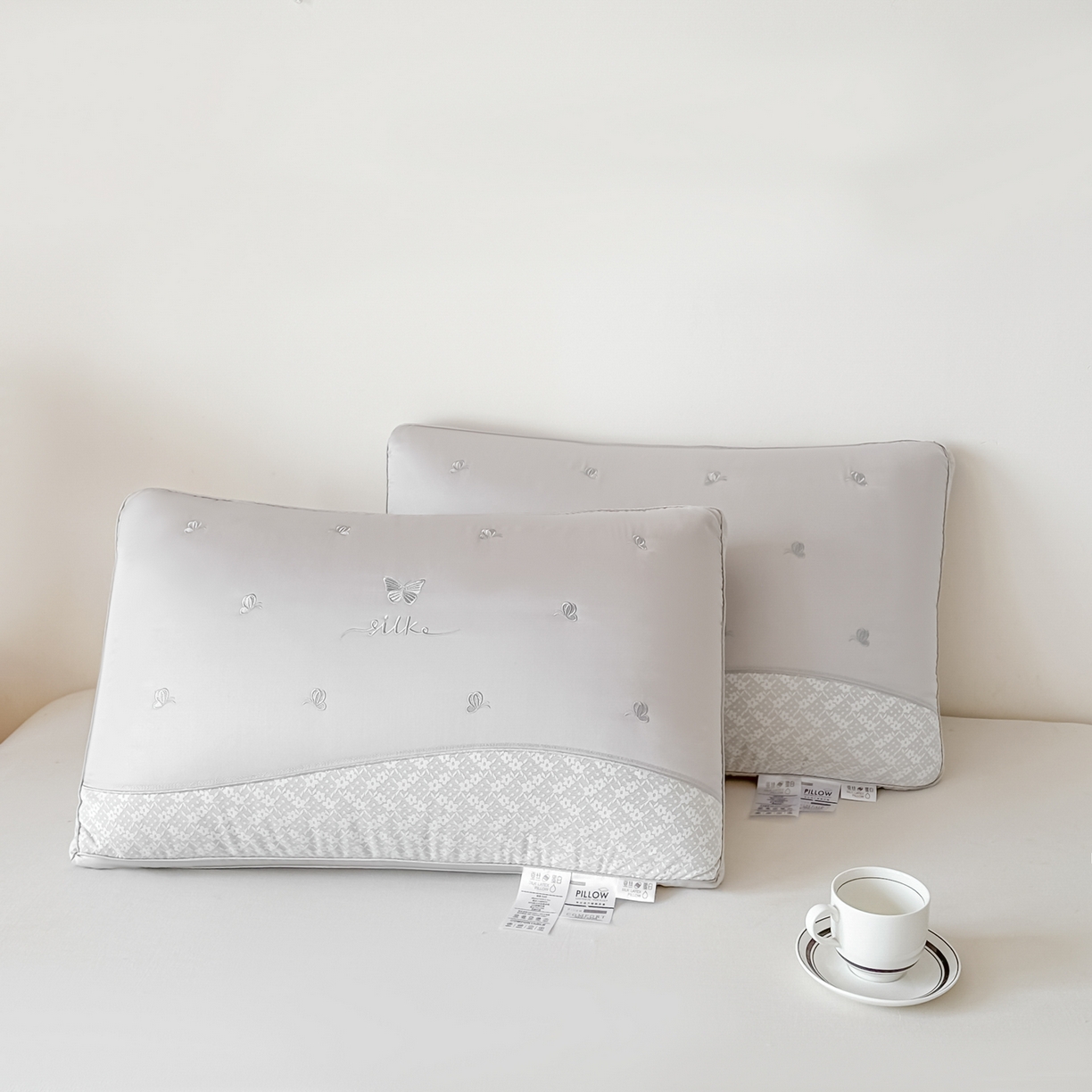 91家纺网 家纺一手货源 找家纺 橘夏家纺 2025新款莱赛尔天丝羽丝绒枕枕头枕芯 莱赛尔天丝枕-灰 48x74cm/只