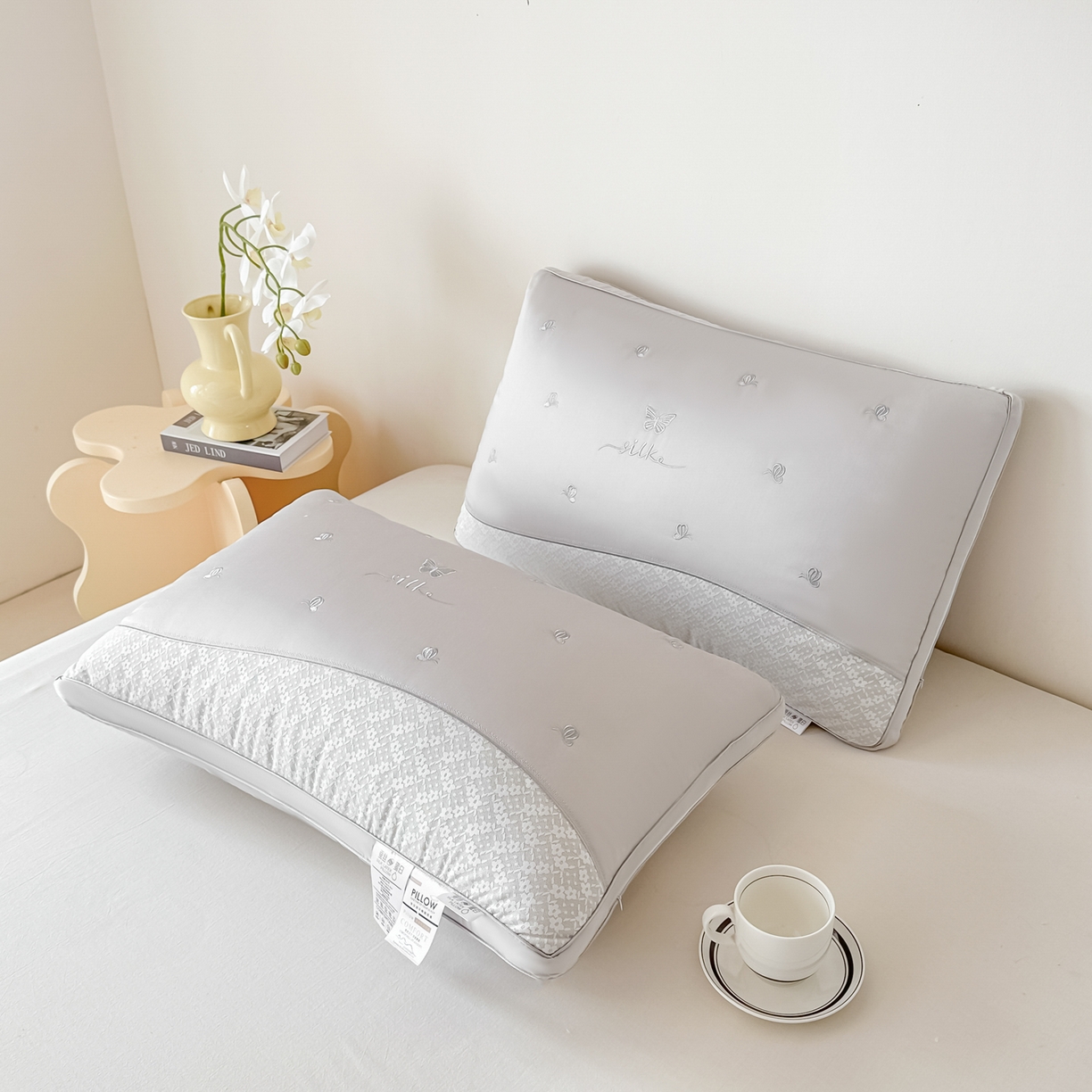 91家纺网 家纺一手货源 找家纺 橘夏家纺 2025新款莱赛尔天丝羽丝绒枕枕头枕芯 莱赛尔天丝枕-灰 48x74cm/只