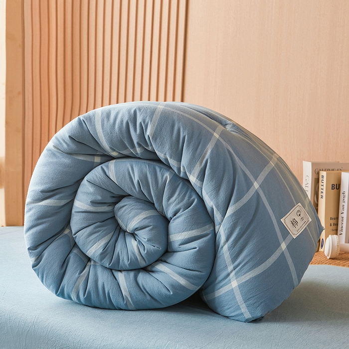 91家纺网 家纺一手货源 找家纺 熙宴家纺 2025新款无印风100%新疆棉花被学生床被子被芯 海蓝中格