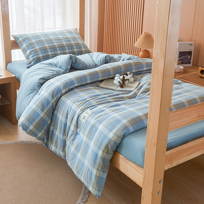 91家纺网 家纺一手货源 找家纺 熙宴家纺 2025新款无印风100%新疆棉花被学生床被子被芯 简兮蓝