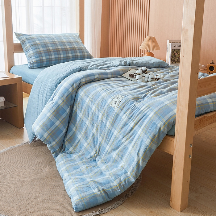 91家纺网 家纺一手货源 找家纺 熙宴家纺 2025新款无印风100%新疆棉花被学生床被子被芯 简兮蓝