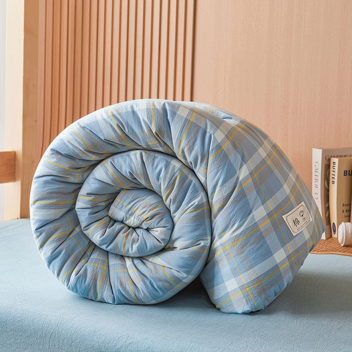 91家纺网 家纺一手货源 找家纺 熙宴家纺 2025新款无印风100%新疆棉花被学生床被子被芯 简兮蓝