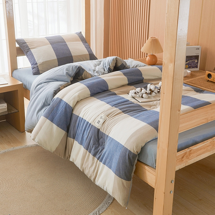 91家纺网 家纺一手货源 找家纺 熙宴家纺 2025新款无印风100%新疆棉花被学生床被子被芯 蓝大格