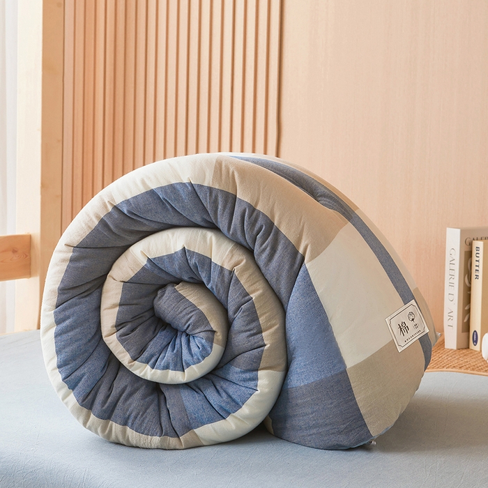 91家纺网 家纺一手货源 找家纺 熙宴家纺 2025新款无印风100%新疆棉花被学生床被子被芯 蓝大格