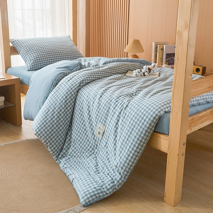 91家纺网 家纺一手货源 找家纺 熙宴家纺 2025新款无印风100%新疆棉花被学生床被子被芯 蓝小格