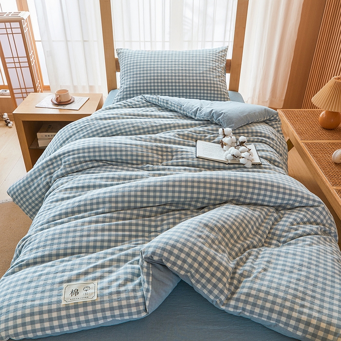 91家纺网 家纺一手货源 找家纺 熙宴家纺 2025新款无印风100%新疆棉花被学生床被子被芯 蓝小格