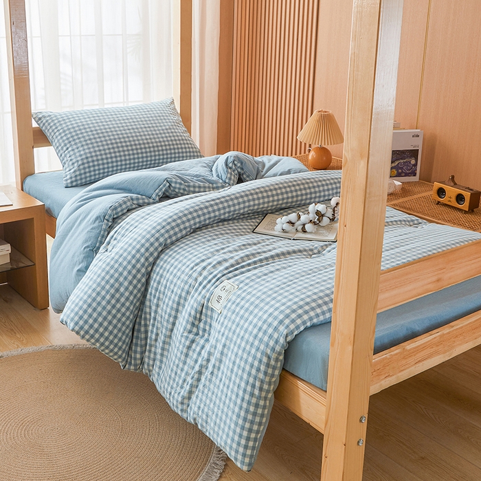 91家纺网 家纺一手货源 找家纺 熙宴家纺 2025新款无印风100%新疆棉花被学生床被子被芯 蓝小格