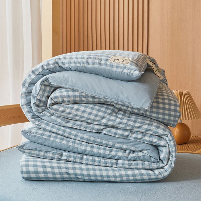 91家纺网 家纺一手货源 找家纺 熙宴家纺 2025新款无印风100%新疆棉花被学生床被子被芯 蓝小格