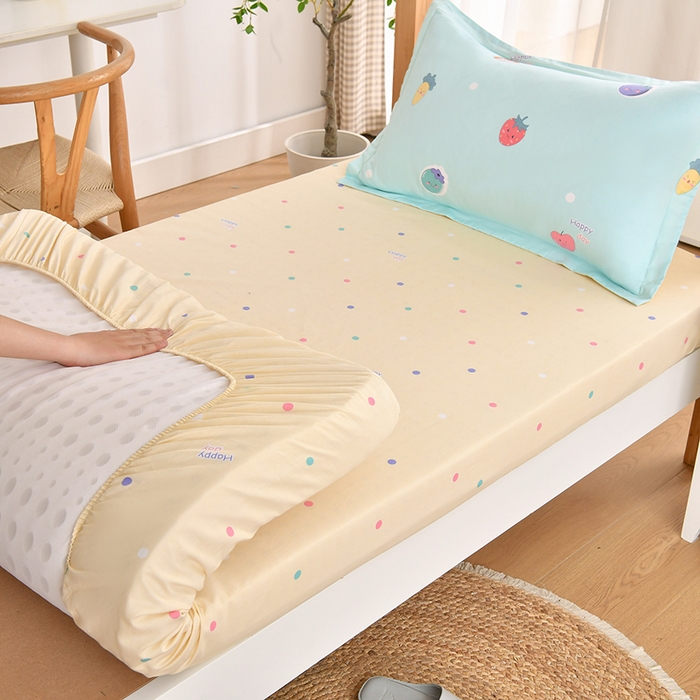 91家纺网 家纺一手货源 找家纺 乐旗家纺 2025新款全棉13372印花学生上下铺套件宿舍三件套 清新草莓