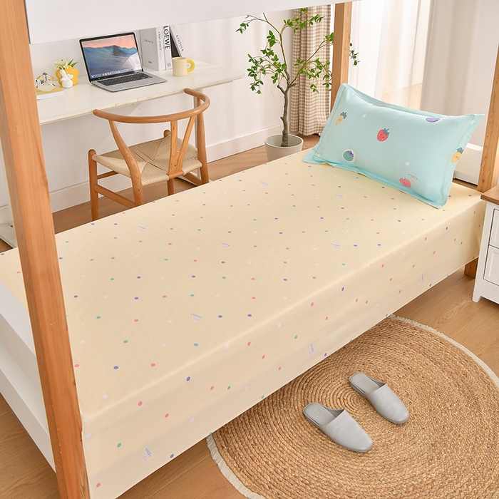 91家纺网 家纺一手货源 找家纺 乐旗家纺 2025新款全棉13372印花学生上下铺套件宿舍三件套 清新草莓