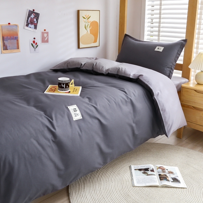 91家纺网 家纺一手货源 找家纺 乐旗家纺 2025新款全棉13372印花学生上下铺套件宿舍三件套 深灰+浅灰