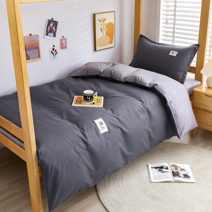 91家纺网 家纺一手货源 找家纺 乐旗家纺 2025新款全棉13372印花学生上下铺套件宿舍三件套 深灰+浅灰