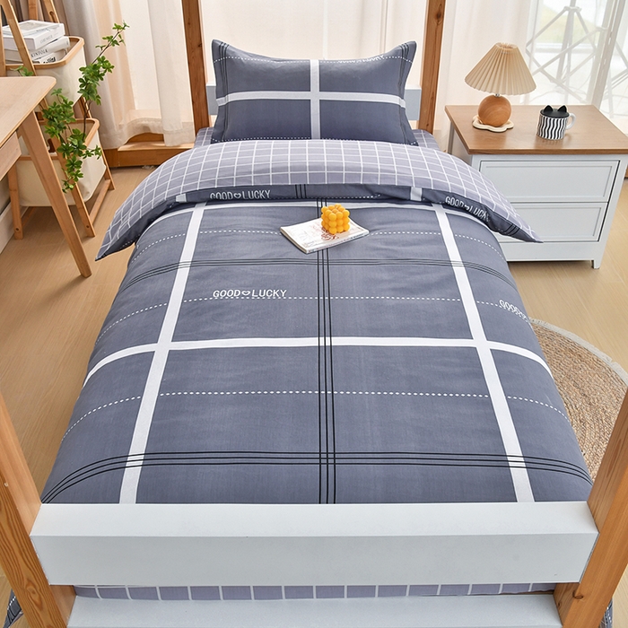 91家纺网 家纺一手货源 找家纺 乐旗家纺 2025新款全棉13372印花学生上下铺套件宿舍三件套 校园风格