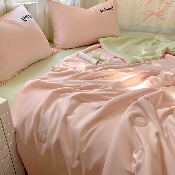 91家纺网 家纺一手货源 找家纺 花伞家居 2025新款刺绣高级感水洗真丝夏被四件套含买家秀 字母蝴蝶-浅玉+豆绿