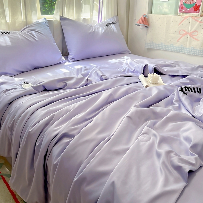 91家纺网 家纺一手货源 找家纺 花伞家居 2025新款刺绣高级感水洗真丝夏被四件套含买家秀 字母蝴蝶-星黛紫