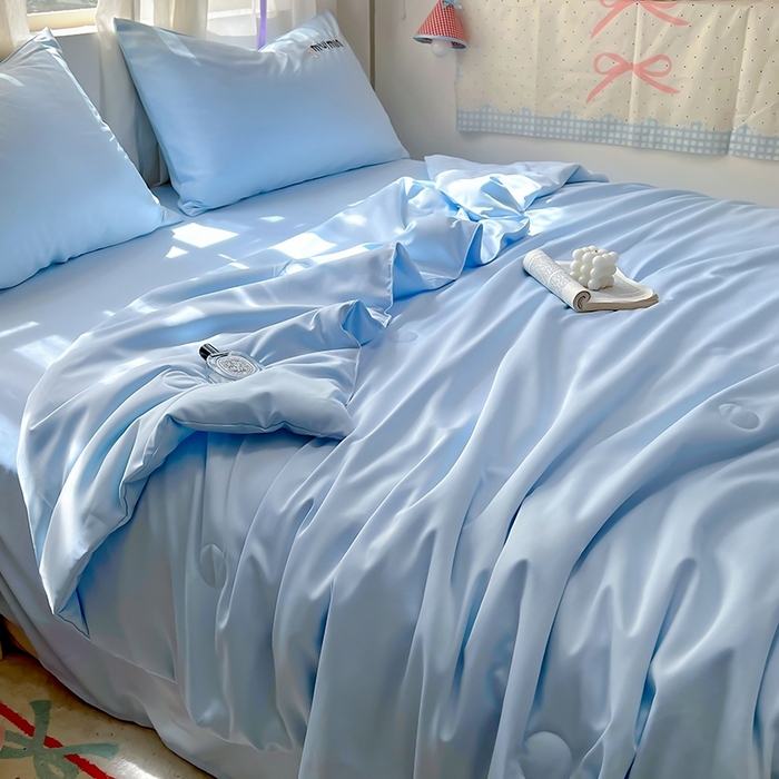 91家纺网 家纺一手货源 找家纺 花伞家居 2025新款刺绣高级感水洗真丝夏被四件套含买家秀 字母蝴蝶-兰