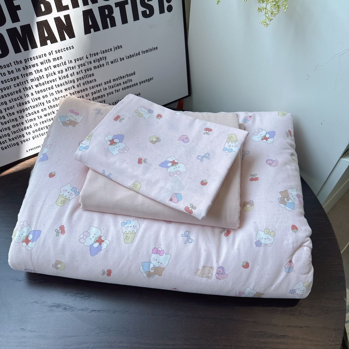 91家纺网 家纺一手货源 找家纺 麦伦家居 2025春夏新款冰纱夏被夏凉被空调被系列二 樱桃小猫咪