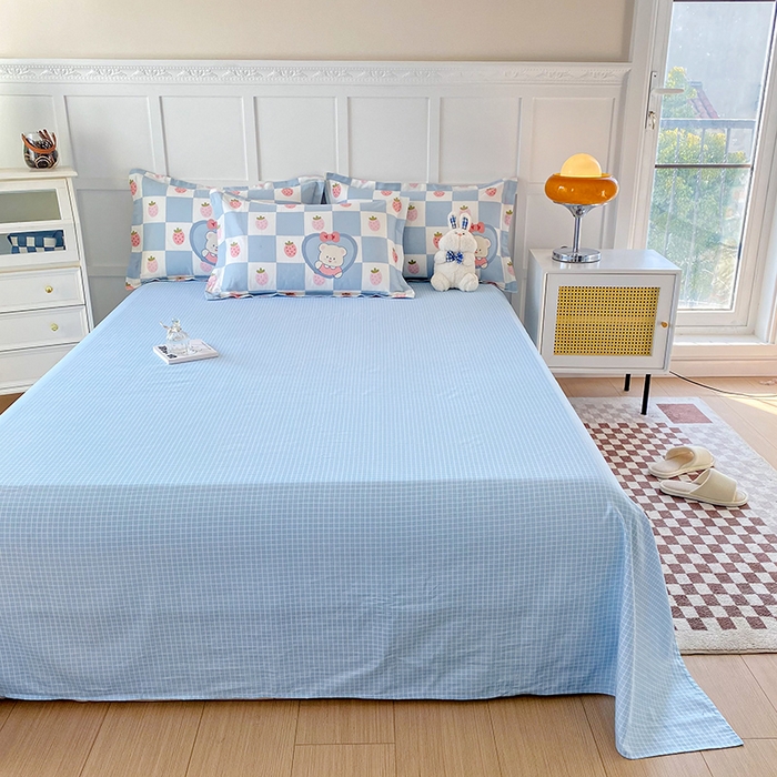 91家纺网 家纺一手货源 找家纺 小叮当家纺仓储工厂店 （爆款花型 长期款 不断货）2025新款小清新印花条纹卡通花卉纯棉全棉单品系列--单床单 草莓小熊