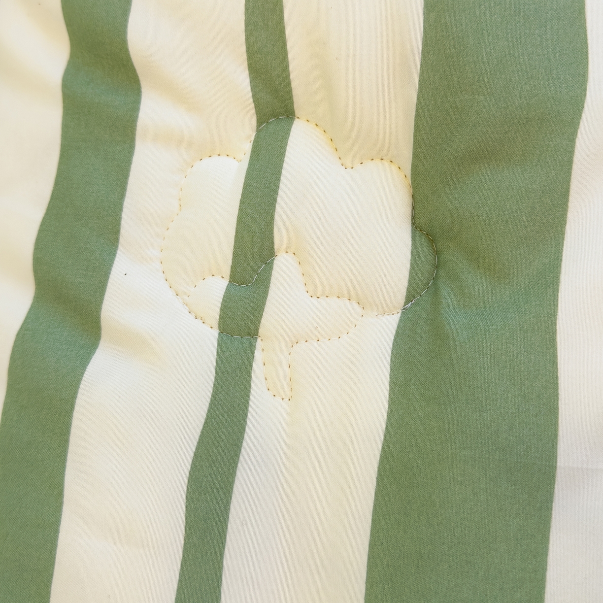 91家纺网 家纺一手货源 找家纺 蓝冰家纺 2025新款学生新疆棉花被被子被芯 绿白宽条