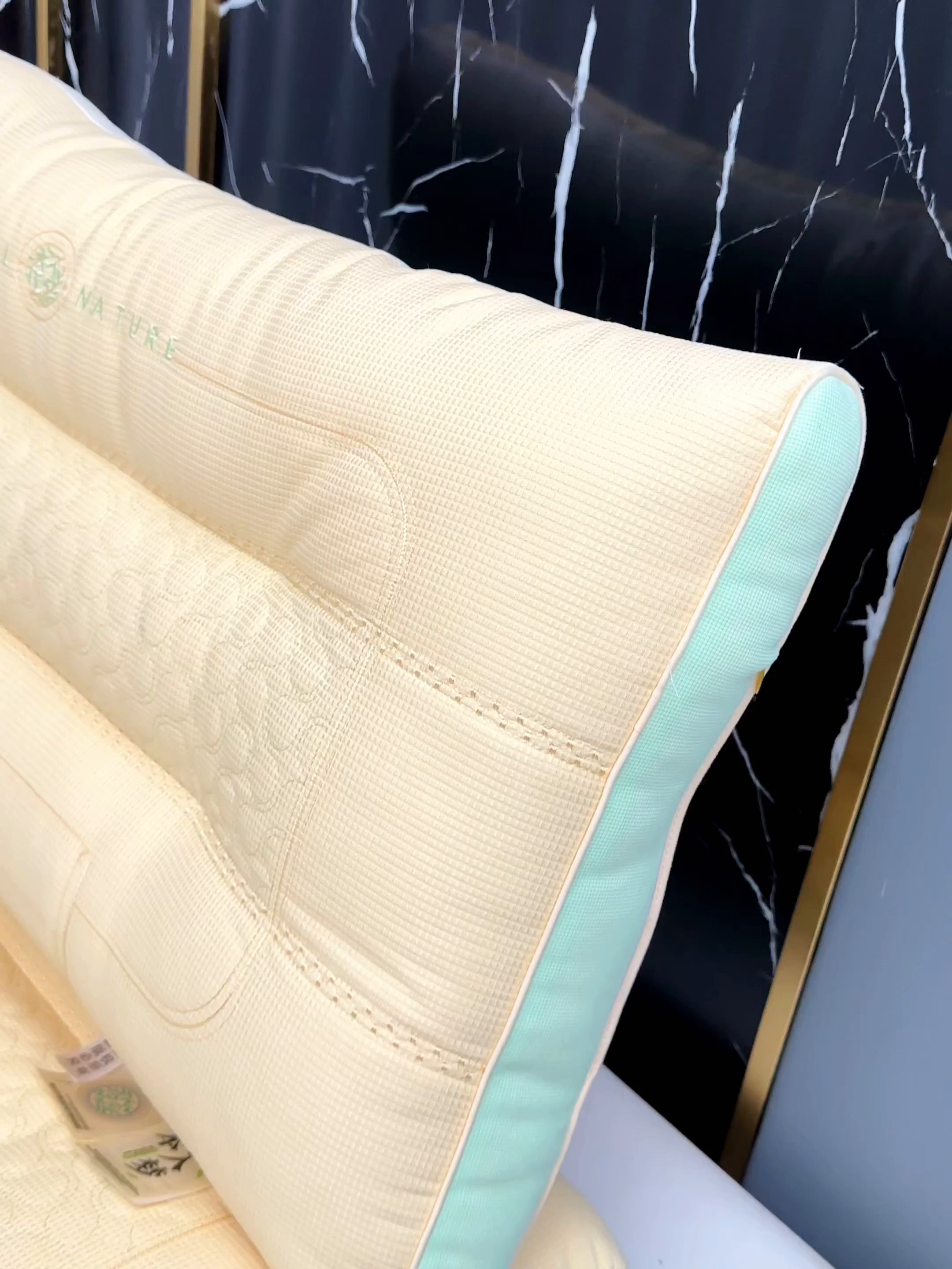 91家纺网 家纺一手货源 找家纺 （总）蝶飞舞 2025新款云端护颈竹本入梦定型枕头枕芯