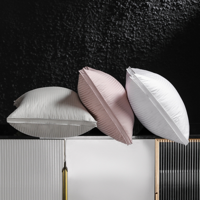 91家纺网 家纺一手货源 找家纺 蝶飞舞 2025新款五星酒店全棉缎条鹅毛枕头枕芯 靓白 1100g