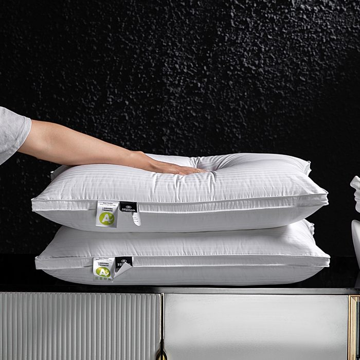 91家纺网 家纺一手货源 找家纺 蝶飞舞 2025新款五星酒店全棉缎条鹅毛枕头枕芯 银灰 1100g