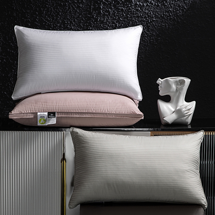 91家纺网 家纺一手货源 找家纺 蝶飞舞 2025新款五星酒店全棉缎条鹅毛枕头枕芯 银灰 1200g