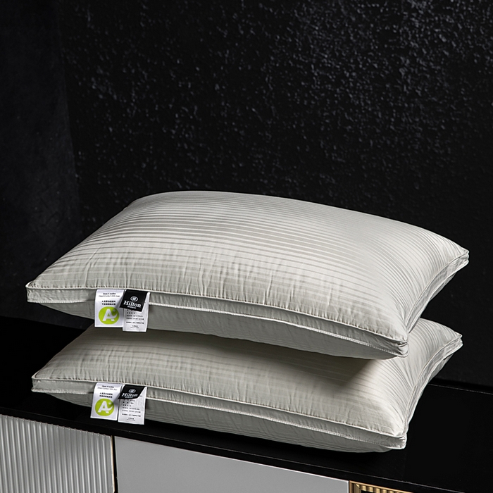 91家纺网 家纺一手货源 找家纺 蝶飞舞 2025新款五星酒店全棉缎条鹅毛枕头枕芯 银灰 1100g
