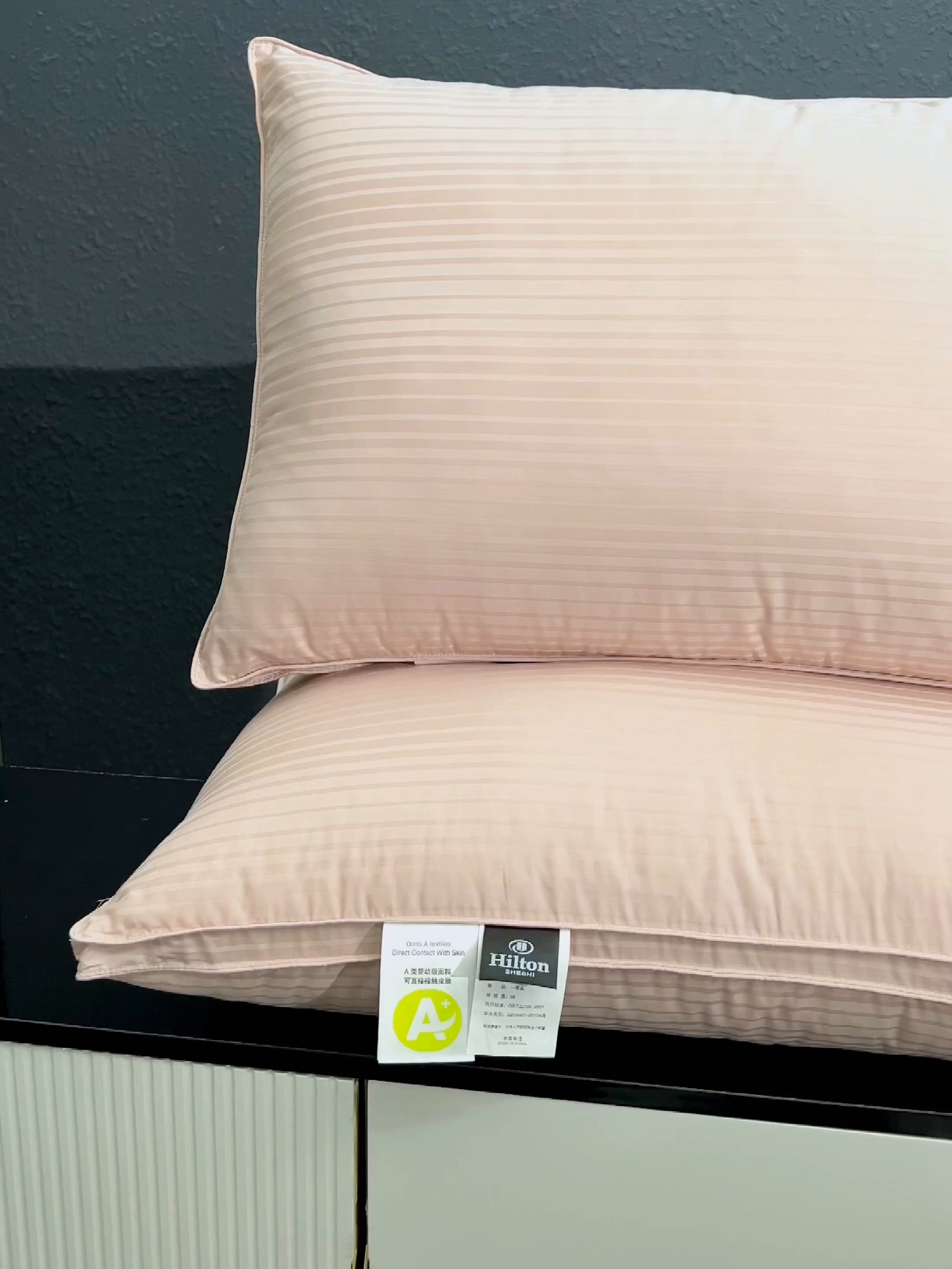 91家纺网 家纺一手货源 找家纺 （总）蝶飞舞 2025新款五星酒店全棉缎条鹅毛枕头枕芯