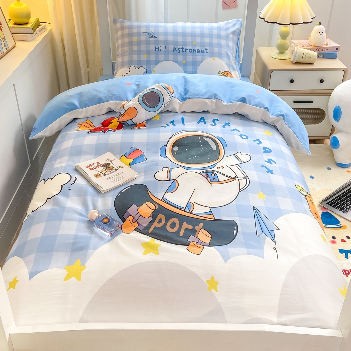 91家纺网 家纺一手货源 找家纺 博雅 2025新款全棉纯棉学生宿舍上下铺六件套-宇航员系列 滑板宇航员