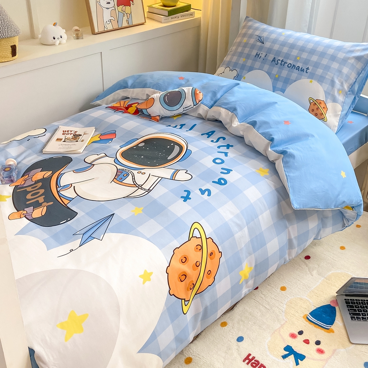 91家纺网 家纺一手货源 找家纺 博雅 2025新款全棉纯棉学生宿舍上下铺六件套-宇航员系列 滑板宇航员