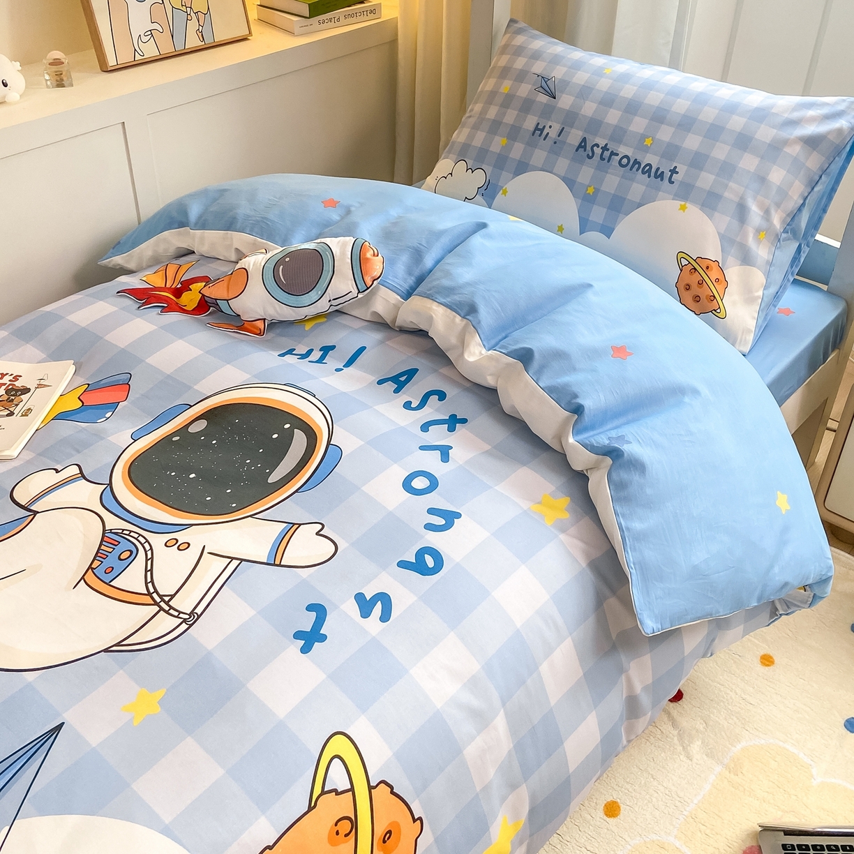 91家纺网 家纺一手货源 找家纺 博雅 2025新款全棉纯棉学生宿舍上下铺六件套-宇航员系列 滑板宇航员