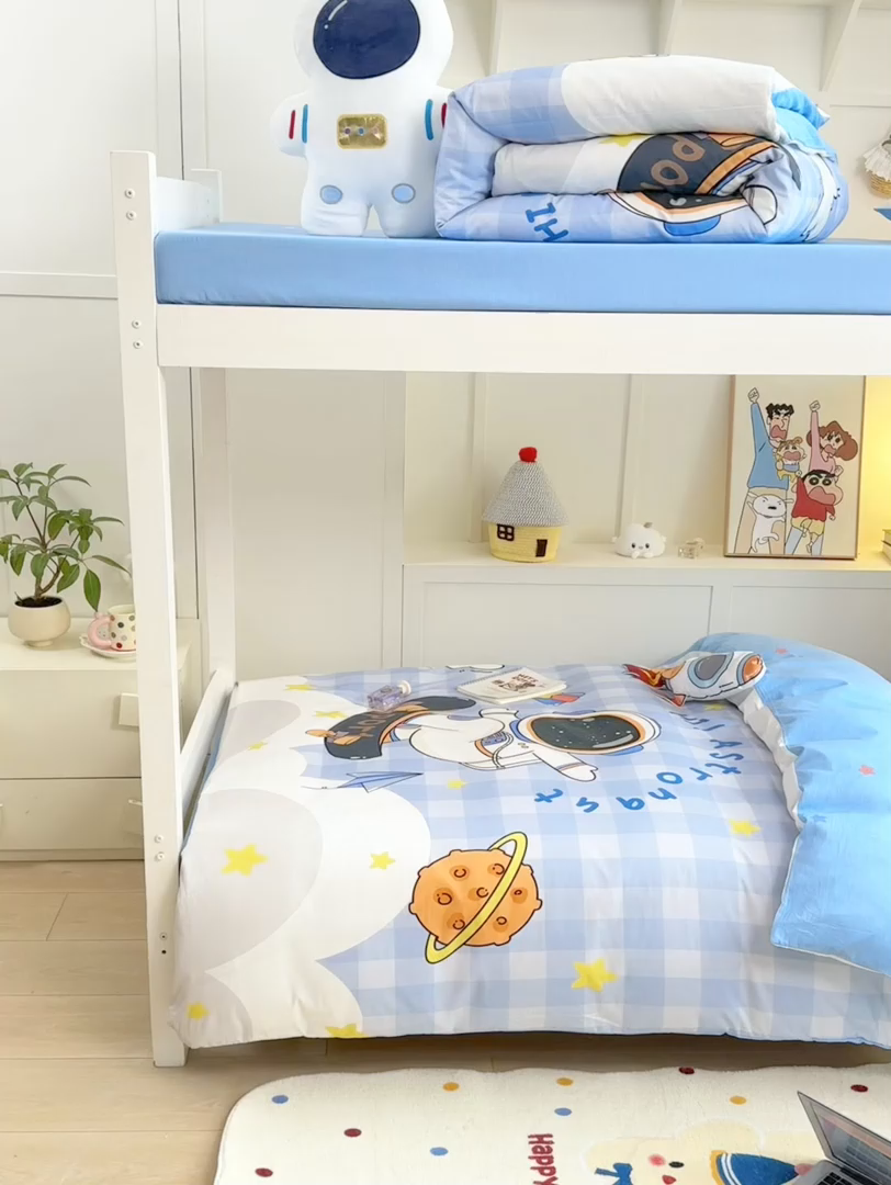 91家纺网 家纺一手货源 找家纺 博雅 2025新款全棉纯棉学生宿舍上下铺六件套-宇航员系列 滑板宇航员