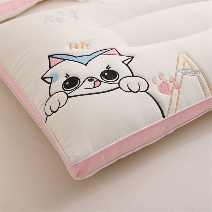 91家纺网 家纺一手货源 找家纺 蝶飞舞 2025新款萌萌猫情侣枕亲子学生枕头枕芯 萌萌猫-粉色 48*74cm/1000g