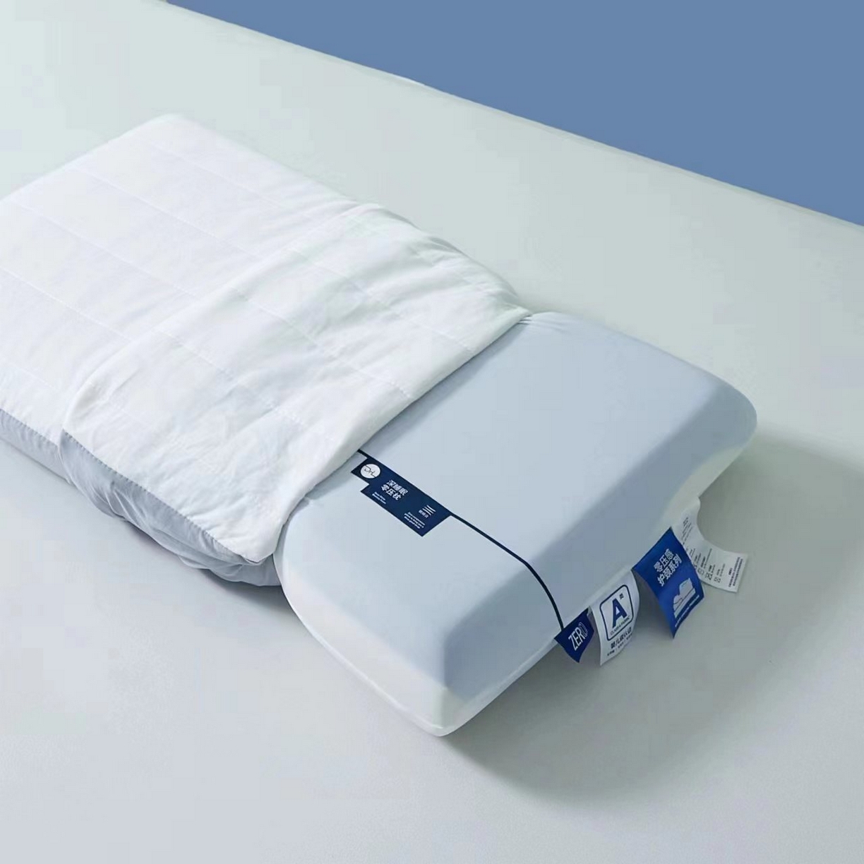 91家纺网 家纺一手货源 找家纺 蝶飞舞 2025新款pro二代零压力慢回弹  三拼记忆枕 蓝白灰 70*42*12cm