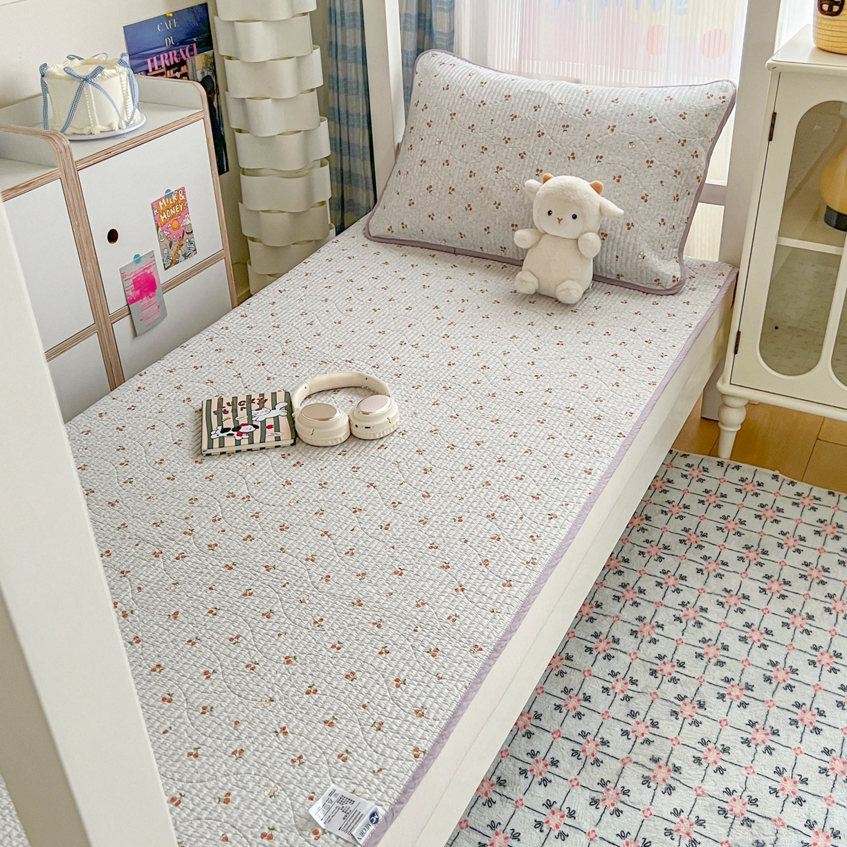 91家纺网 家纺一手货源 找家纺 沐纯家居 2025新款学生款双面纯棉棉花床盖三件套 小樱桃