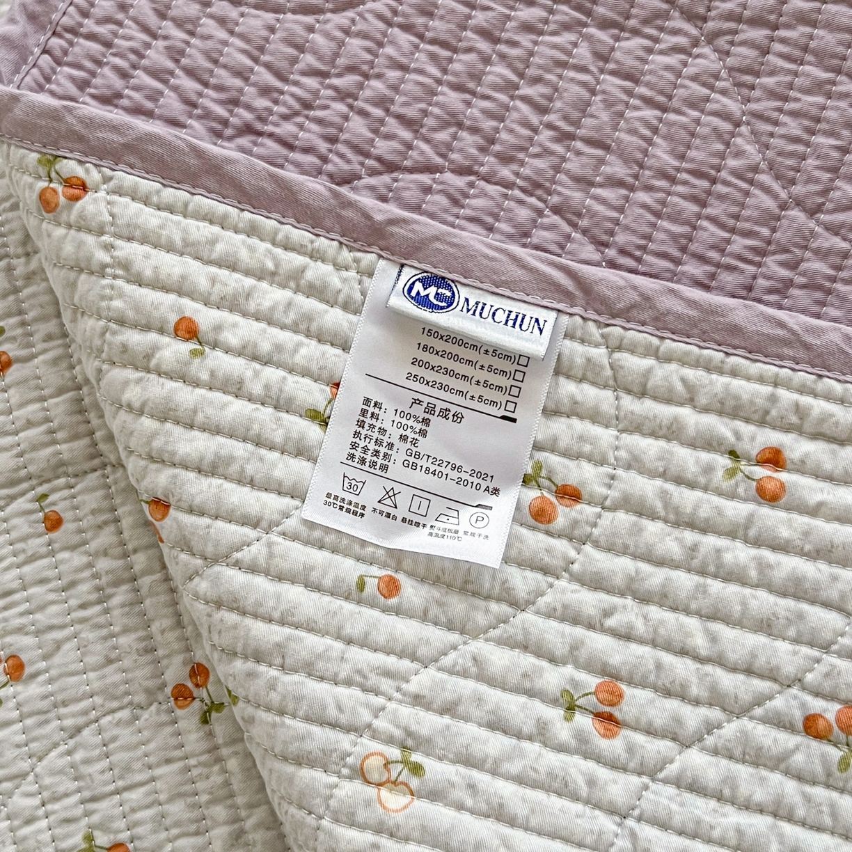 91家纺网 家纺一手货源 找家纺 沐纯家居 2025新款学生款双面纯棉棉花床盖三件套 小樱桃