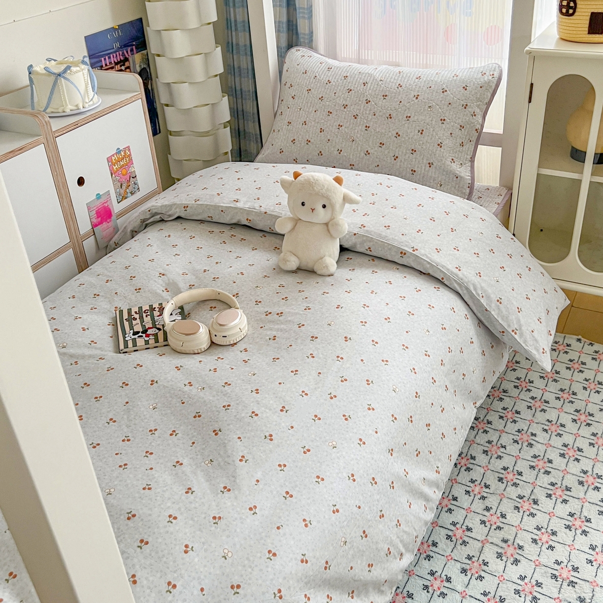 91家纺网 家纺一手货源 找家纺 沐纯家居 2025新款学生款双面纯棉棉花床盖三件套 小樱桃