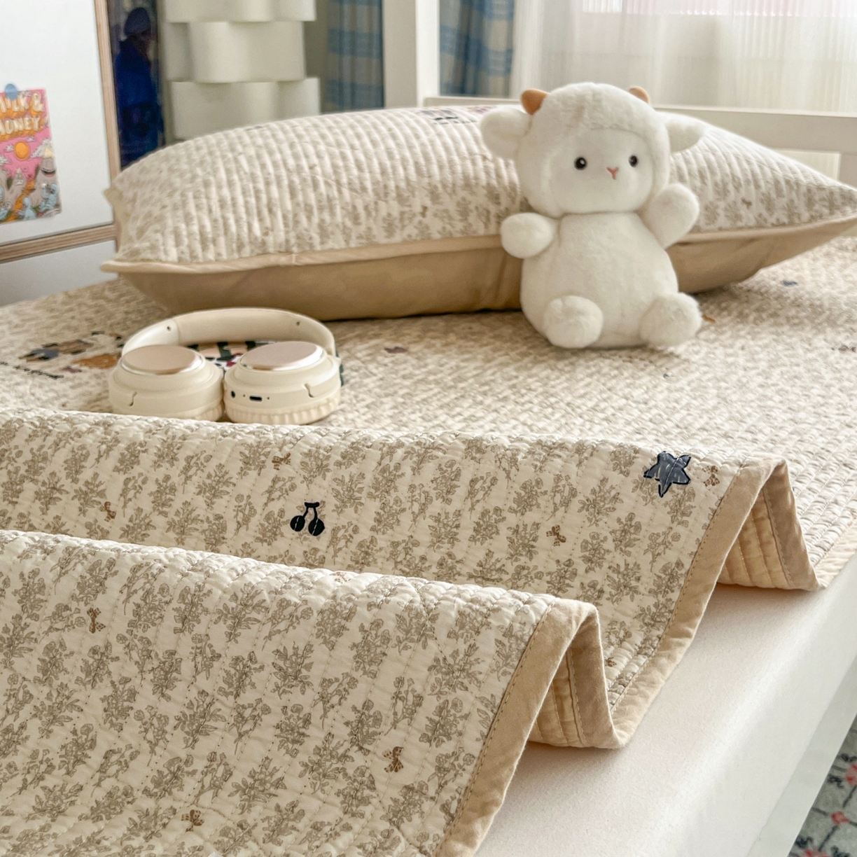 91家纺网 家纺一手货源 找家纺 沐纯家居 2025新款学生款双面纯棉棉花床盖三件套 童趣